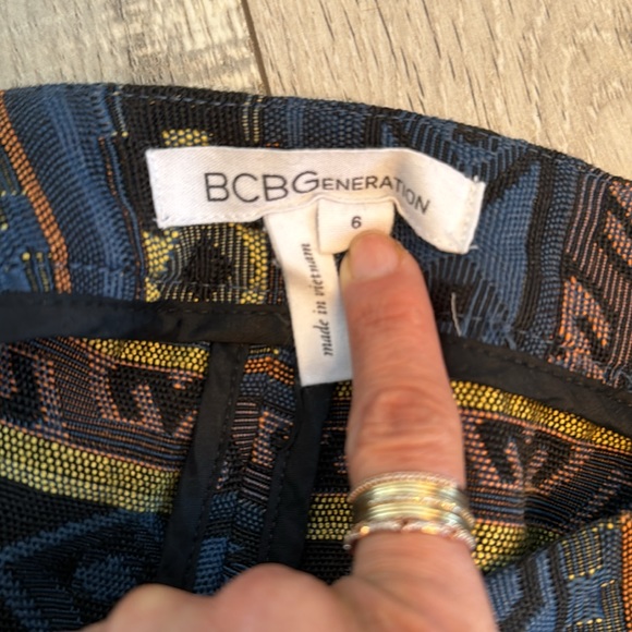 BCBGENERATION short - Picture 3 of 3